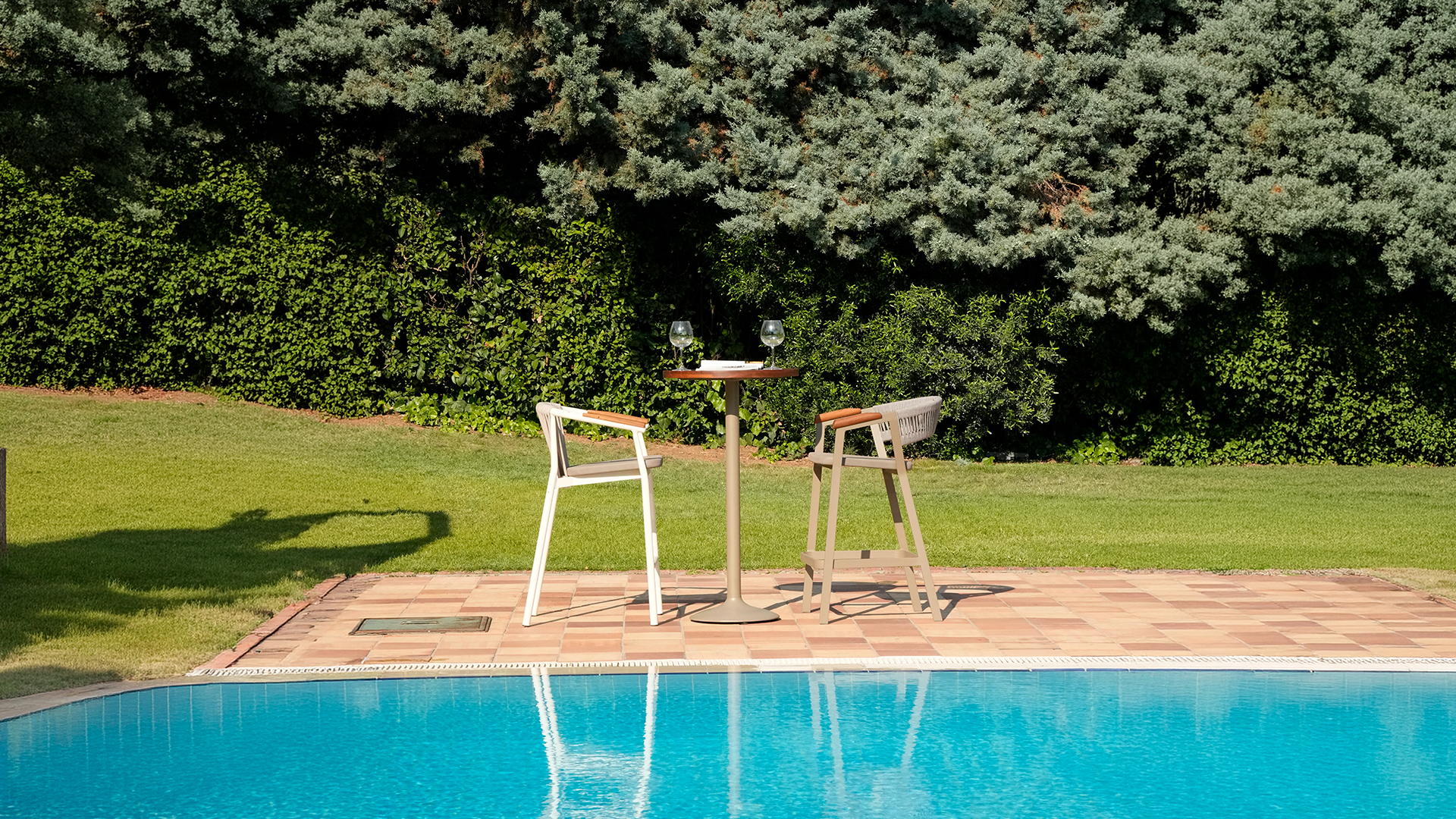 Natura Bar Tables